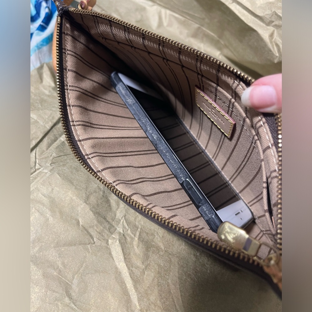 Louis Vuitton Neverfull Monogram Clutch Large 💎 AUTHENTICATED 💎 Serial SD4163 - Picture 9 of 16